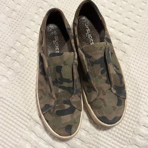 J Slides Camo slip on platform sneakers